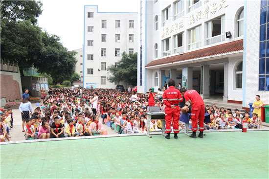 东坡区团委：青少年安全知识教育走进多悦小学