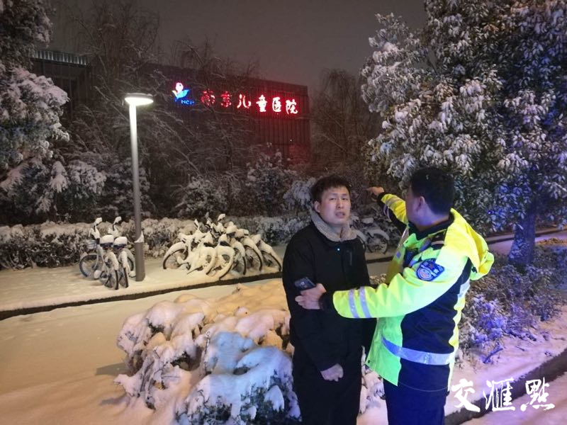 雪天里的别样风“警”，温暖了这个冬天！