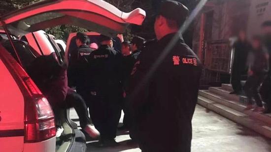 一言不合就尬武 四川8名男子进了拘留所