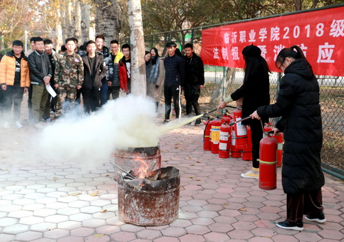 临沂职业学院举行法制教育和消防安全教育报告