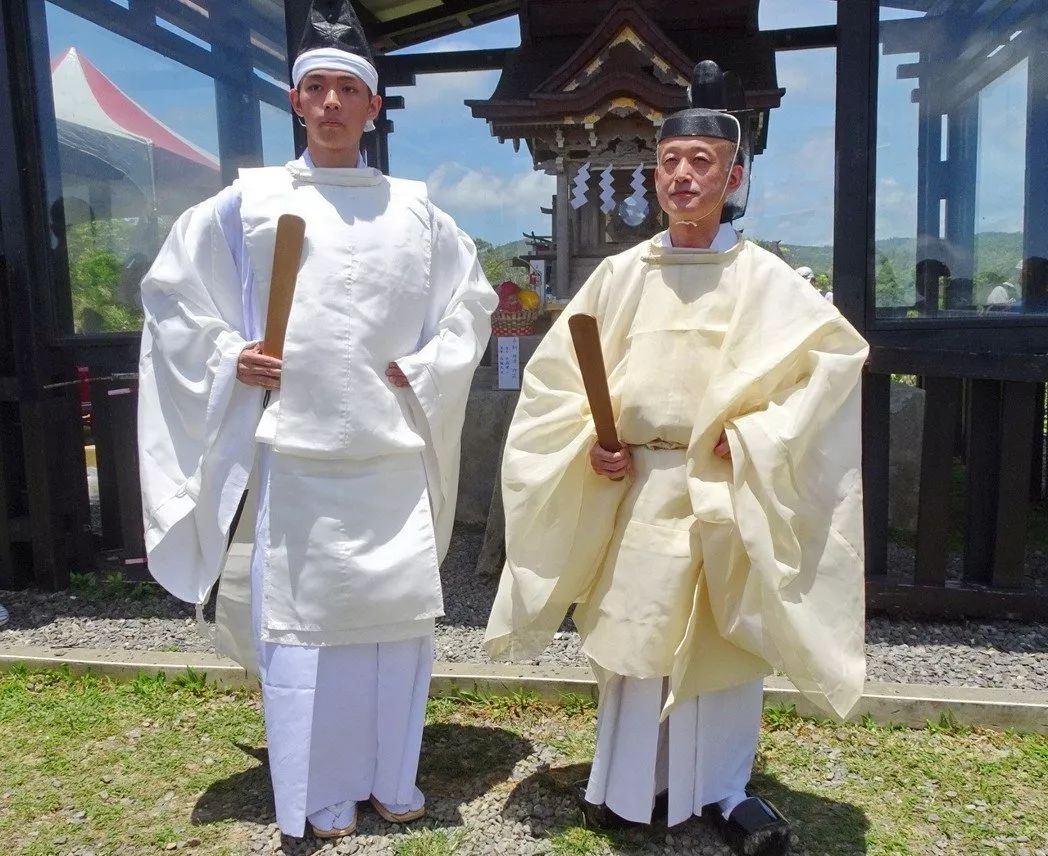 台男子主持台版“靖国神社”祭典 绿媒竟称：帅