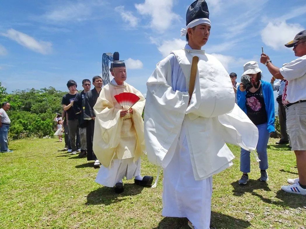 台男子主持台版“靖国神社”祭典 绿媒竟称：帅