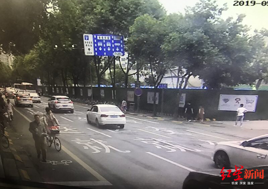 华西医院片区交通调整后迎首个大考 市民：成绩优异