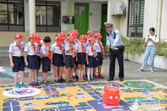 开学首日：交通安全“跳跳棋”，寓教于乐“涨