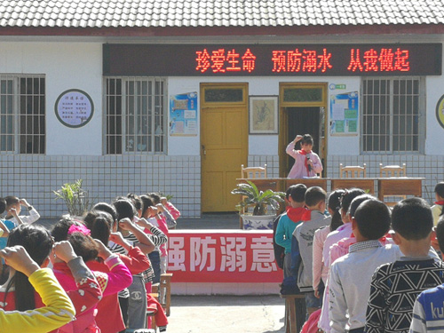 合川:香龙镇黄桷小学开展防溺水安全教育工作